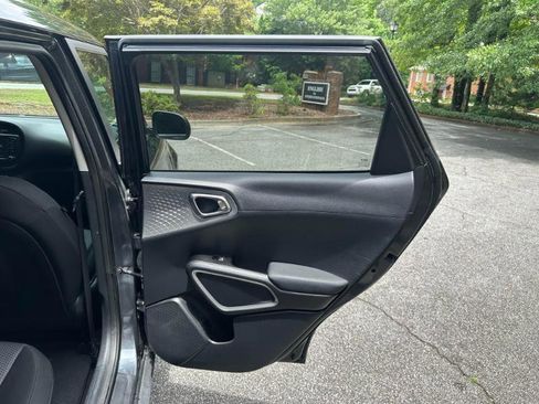 Used 2022 Kia Soul LX FWD image 36