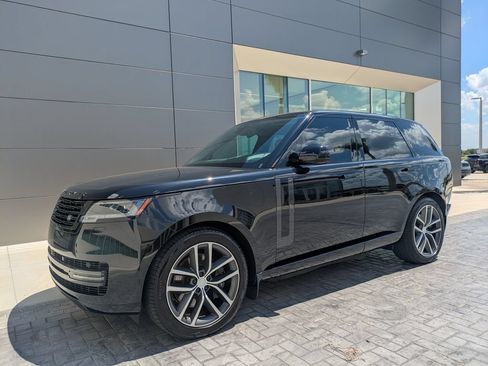Certified 2025 Land Rover Range Rover SE AWD/4WD image 1