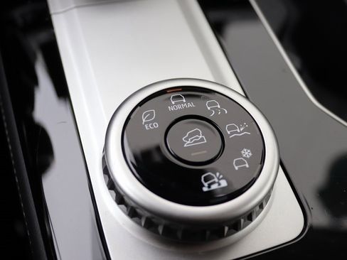 Used 2025 Mitsubishi Outlander SE image 21