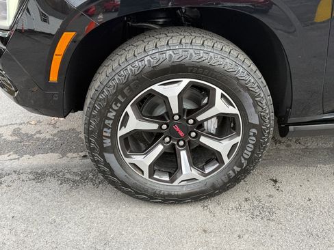 New 2026 GMC Yukon AT4 Ultimate w/ LPO, Illumination Package image 9