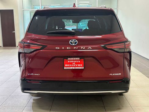 Certified 2025 Toyota Sienna Platinum image 5