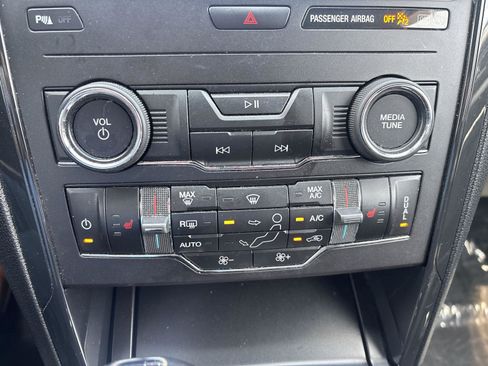 Used 2019 Ford Explorer XLT w/ XLT Sport Appearance Package AWD/4WD image 22