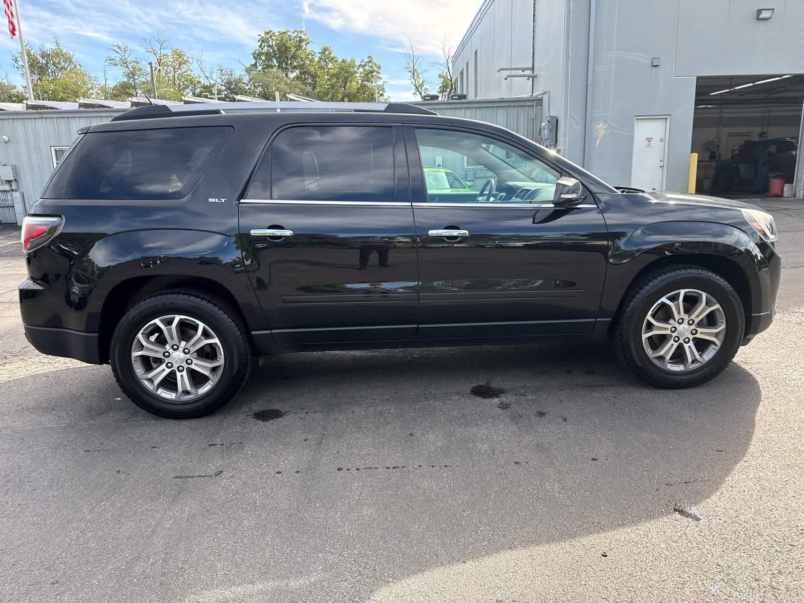 Used 2015 GMC Acadia SLT FWD image 2