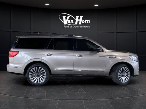 Used 2019 Lincoln Navigator Reserve w/ Cargo Package AWD/4WD image 2