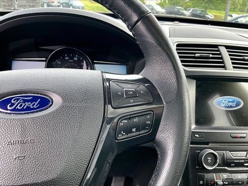 Used 2018 Ford Explorer XLT w/ Equipment Group 202A AWD/4WD image 20