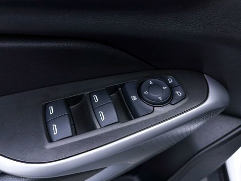 Used 2024 Chevrolet Trax RS w/ Sunroof Package image 16