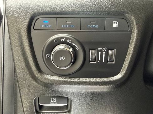 Used 2024 Jeep Grand Cherokee Trailhawk w/ Luxury Tech Group III AWD/4WD image 23