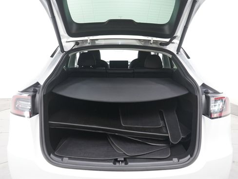 Used 2023 Tesla Model Y Long Range AWD/4WD image 16