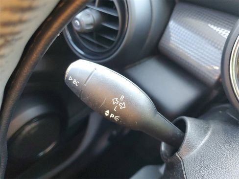 Used 2017 MINI Cooper 4-Door Hardtop image 29