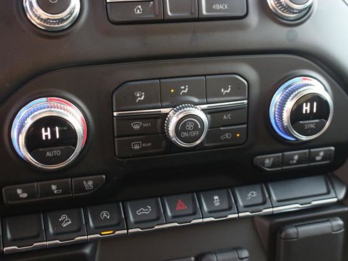 Used 2020 GMC Sierra 1500 SLT w/ SLT Premium Package image 29