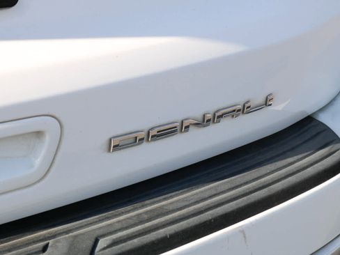 Used 2022 GMC Yukon XL Denali AWD/4WD image 8