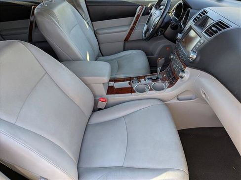 Used 2011 Toyota Highlander Limited w/ Tow Pkg AWD/4WD image 23