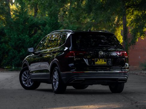 Used 2018 Volkswagen Tiguan SE FWD image 3
