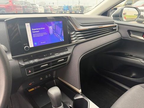 Used 2025 Toyota Camry LE image 40