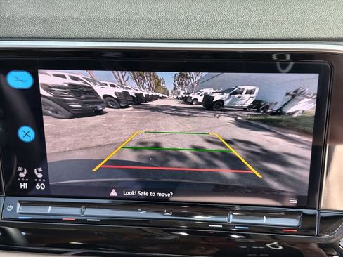 Used 2024 Volkswagen Atlas SE image 22