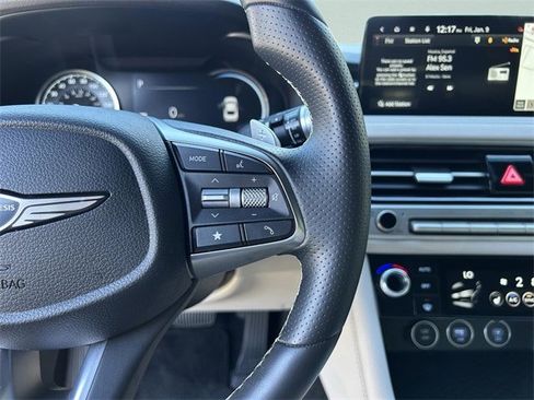 Used 2025 Genesis G70 2.5T image 26