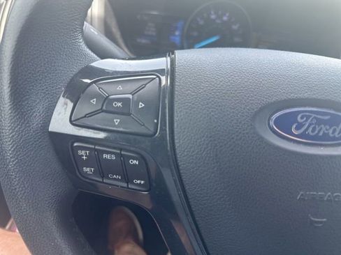 Used 2018 Ford Explorer XLT w/ Equipment Group 201A FWD image 12