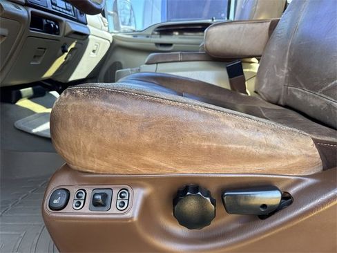 Used 2005 Ford F350 Lariat image 12