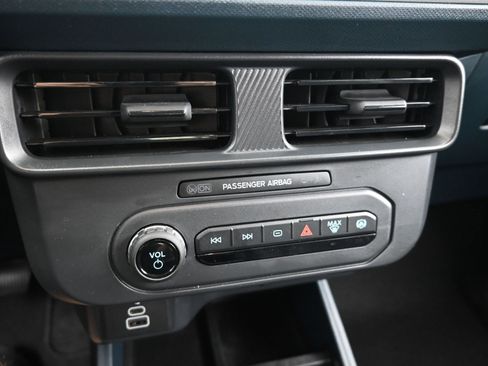 Used 2025 Ford Maverick XL w/ Equipment Group 102A image 19