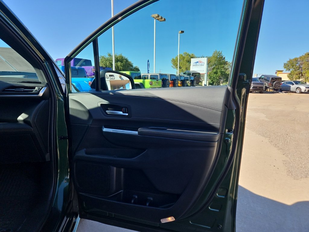 Used 2025 Toyota Sienna XLE Woodland Edition AWD/4WD image 20