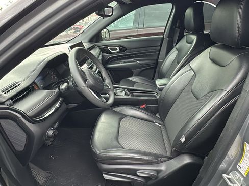 Used 2022 Jeep Compass Latitude FWD image 10