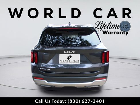 Used 2025 Kia Sorento EX w/ Panoramic Sunroof Package FWD image 3