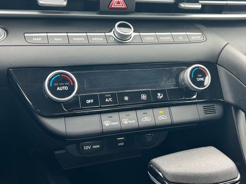 Used 2024 Hyundai Elantra SEL image 27