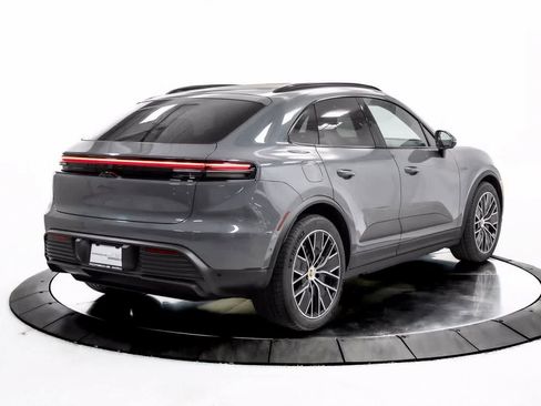 Certified 2025 Porsche Macan Electric image 7