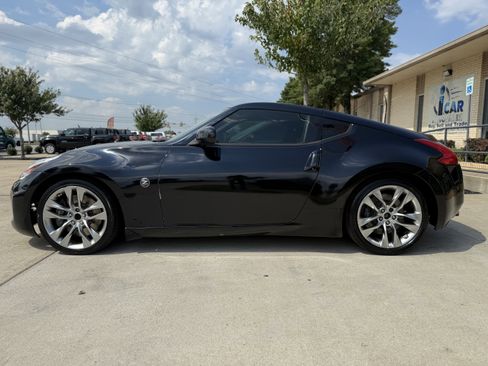 Used 2011 Nissan 370Z Touring w/ Sport Pkg image 4