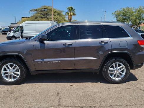 Used 2017 Jeep Grand Cherokee Laredo w/ Quick Order Package 23E AWD/4WD image 5
