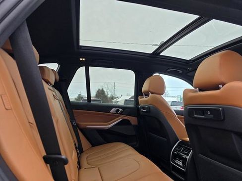 Used 2021 BMW X5 xDrive40i w/ M Sport Package image 29