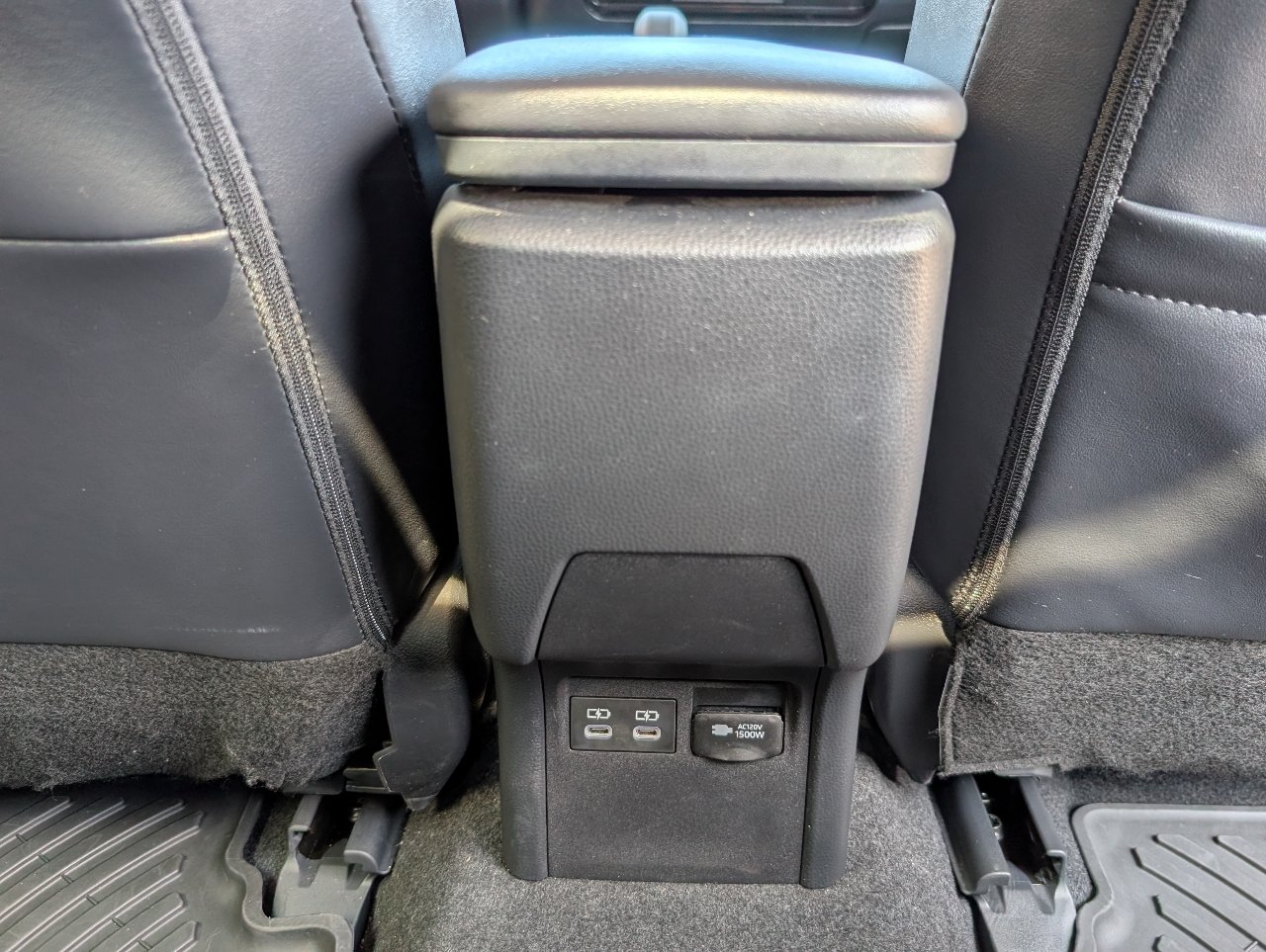 Used 2023 Toyota Prius Prime Premium FWD image 7
