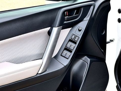 Used 2018 Subaru Forester 2.5i w/ Alloy Wheel Package image 12