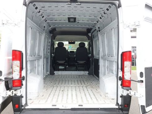 Used 2024 RAM ProMaster 2500 w/ Convenience Group image 19
