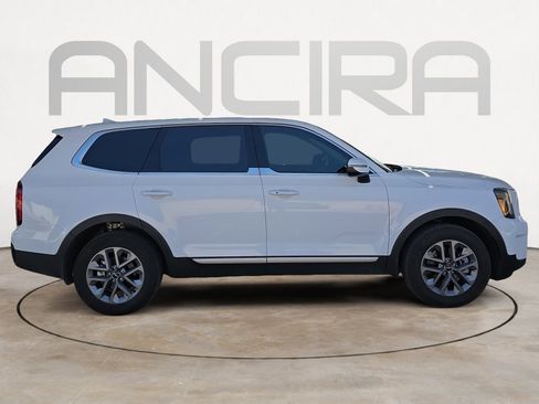 Certified 2025 Kia Telluride LX image 9