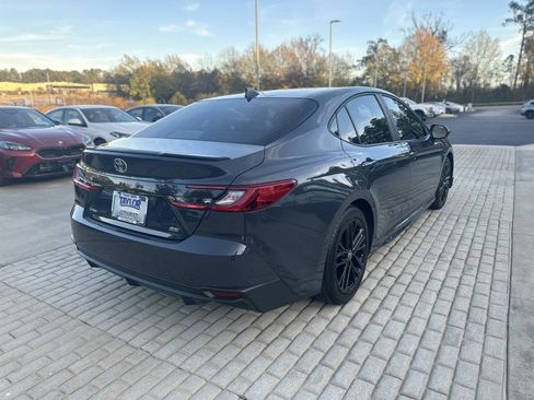 Used 2025 Toyota Camry SE image 7