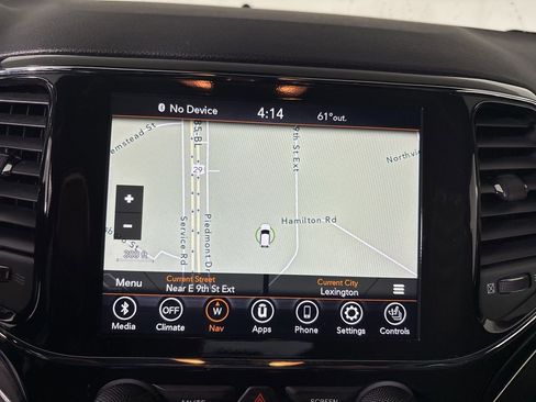 Used 2022 Jeep Grand Cherokee Limited image 19