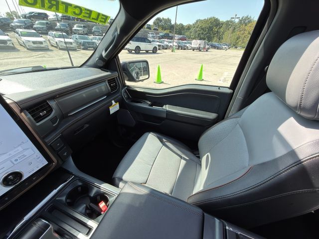 Used 2024 Ford F150 Lightning Lariat AWD/4WD image 28