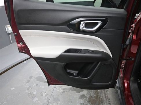 Used 2022 Jeep Compass Limited image 14