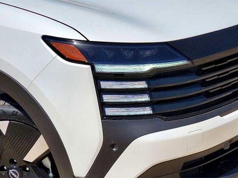 New 2025 Nissan Kicks SR image 2