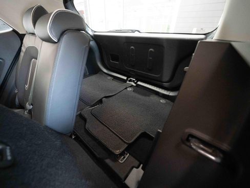 Used 2024 Hyundai Venue Limited FWD image 24