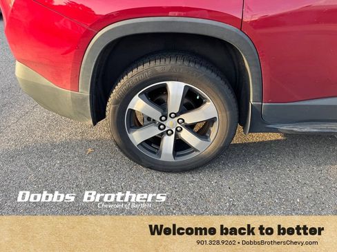 Used 2020 Chevrolet Traverse LT w/ LT Premium Package FWD image 12