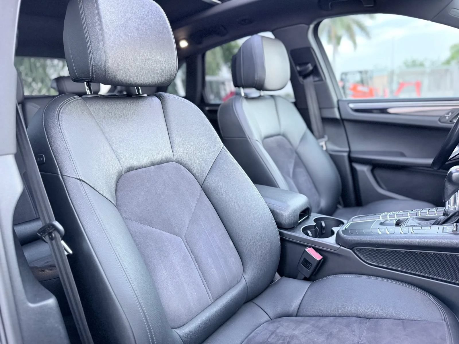 Used 2020 Porsche Macan AWD/4WD image 48