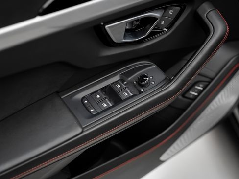 Used 2019 Lamborghini Urus AWD/4WD image 54