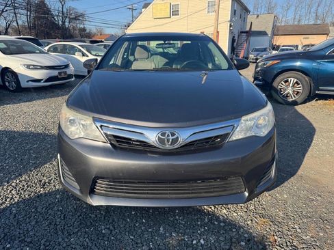 Used 2014 Toyota Camry LE image 2