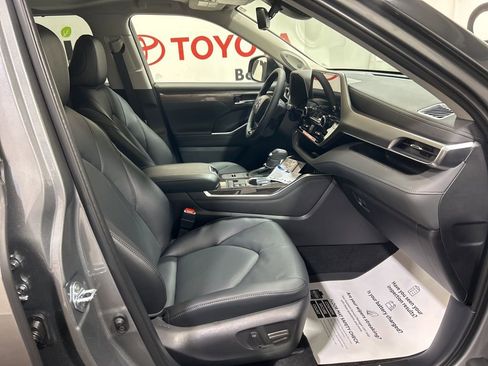 Used 2026 Toyota Highlander Limited image 12