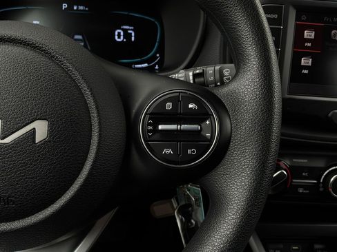 Used 2025 Kia Soul LX w/ LX Technology Package FWD image 31