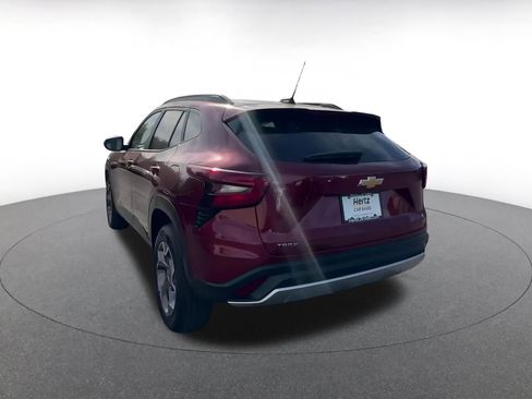 Used 2025 Chevrolet Trax LT image 11