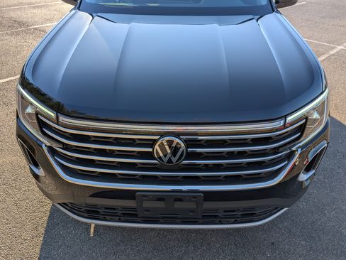 Used 2024 Volkswagen Atlas SE image 12