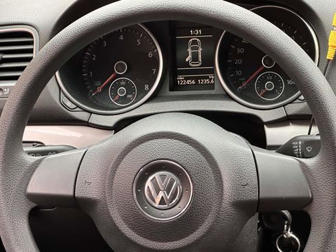 Used 2012 Volkswagen Golf 4-Door FWD image 20